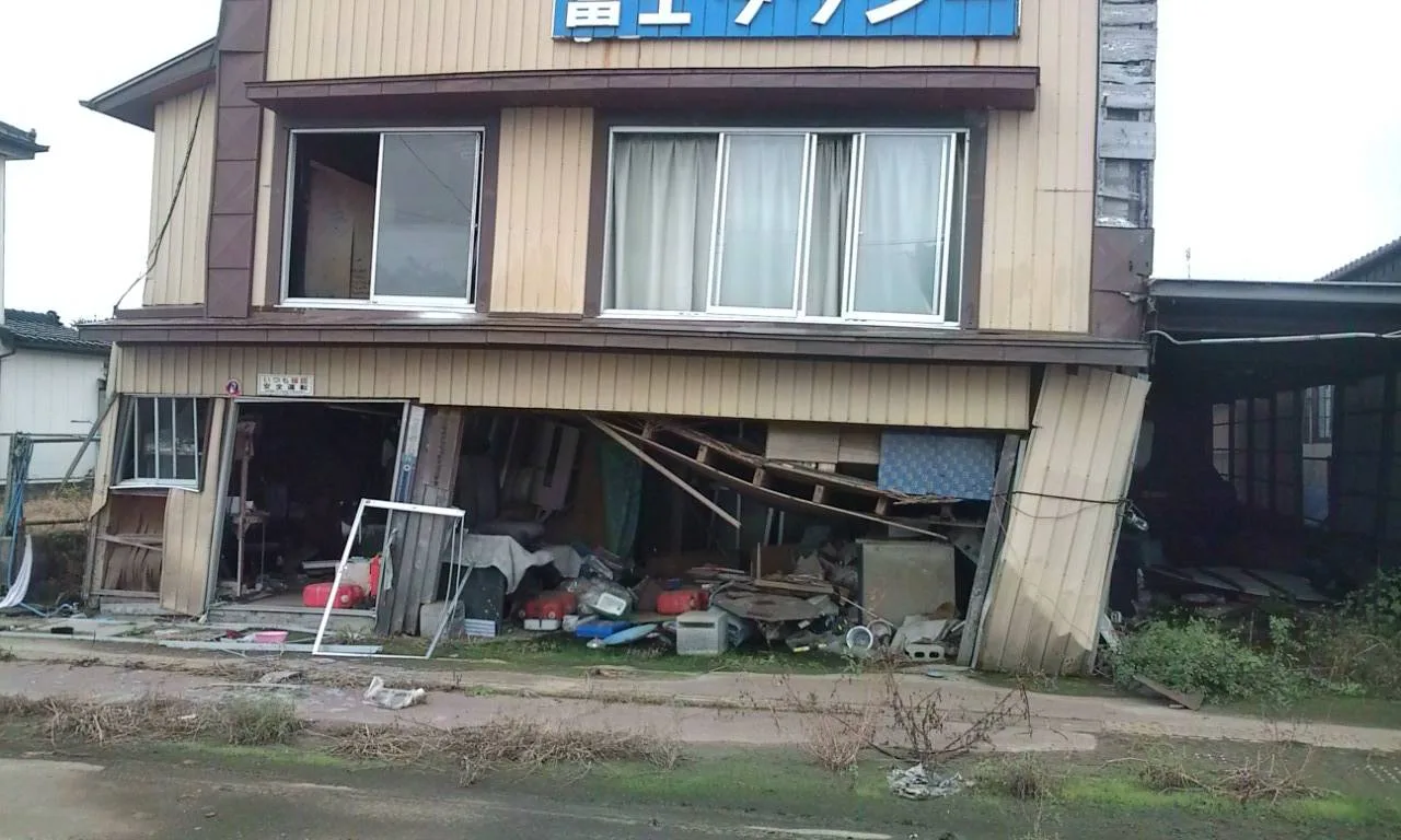 震災直後の富士タクシー社屋全景
